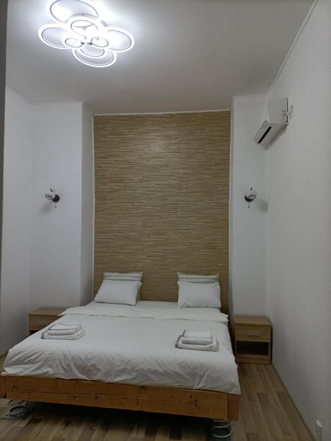 Luta Studio Bukarest Exteriör bild